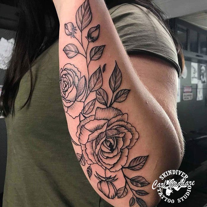 Tattoo minimalistic_flower_gothenburg_tatuering